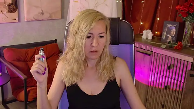 DonnaSmitth online show from 06-19-26, 10:04