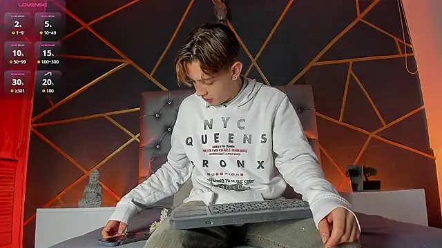 Lian Miller1  online show from 02-20-26, 12:29