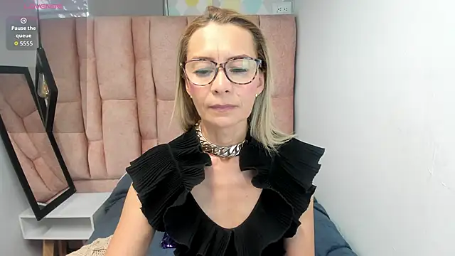 Issa Milf   online show from 03-17-26, 01:25