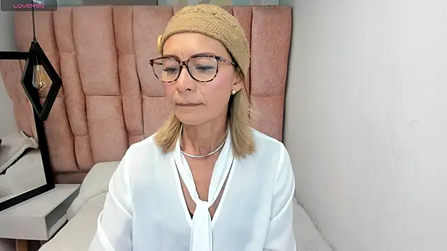 Issa Milf   online show from 04-06-26, 01:12