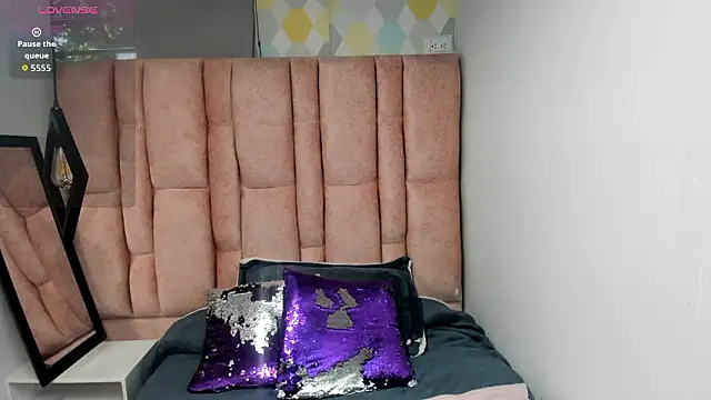 Issa Milf   online show from 02-11-26, 01:11