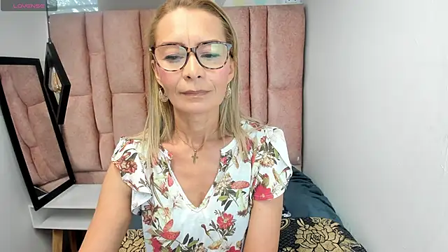 Issa Milf   online show from 02-25-26, 01:22