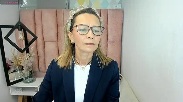 Issa Milf   online show from 05-28-26, 01:06