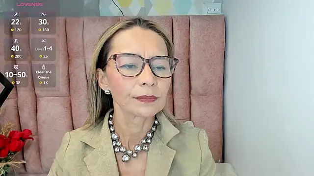 Snapshot of Issa_Milf__ chatting on 06-12-26, 01:09 Issa Milf online show from 06-12-26, 01:09