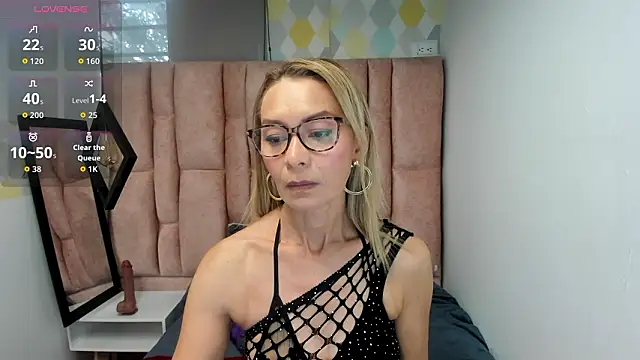 Issa Milf   online show from 03-05-26, 01:19