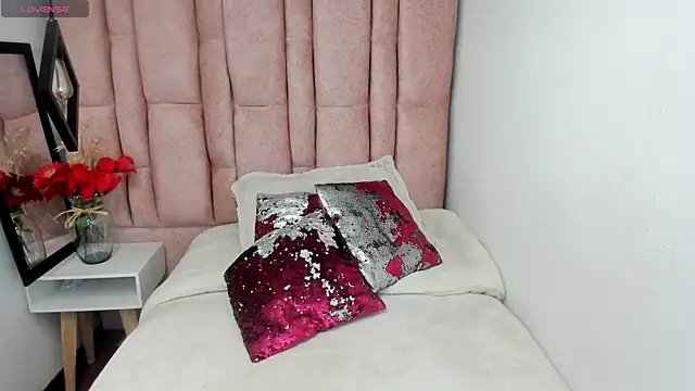 Snapshot of Issa_Milf__ chatting on 06-20-26, 01:49 Issa Milf online show from 06-20-26, 01:49