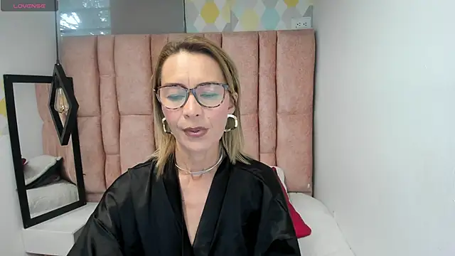 Issa Milf   online show from 04-01-26, 08:39