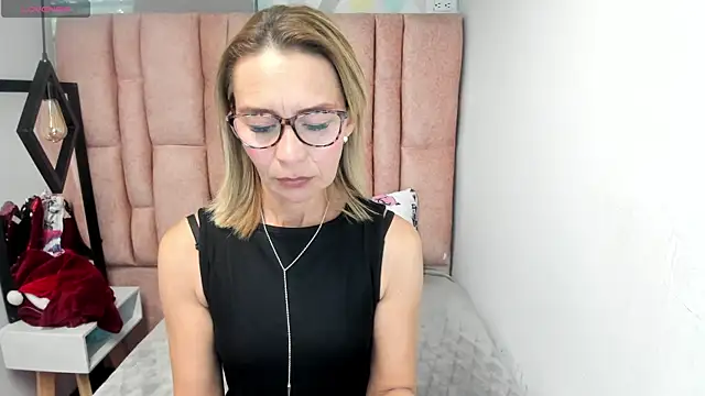 Issa Milf   online show from 04-14-26, 01:27