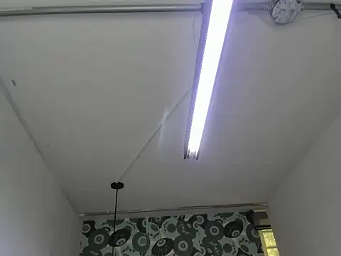 Issa Milf   online show from 10-07-25, 01:45