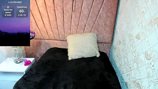 Issa Milf   online show from 10-10-25, 01:01