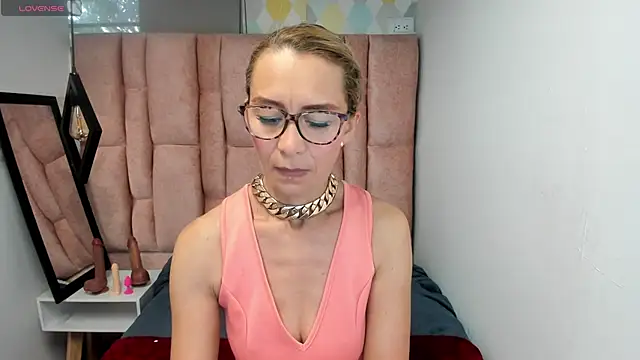 Issa Milf   online show from 03-19-26, 01:22