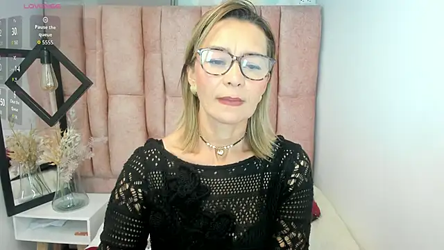Issa Milf   online show from 05-25-26, 01:32