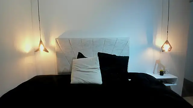 Issa Milf   online show from 04-22-26, 01:40