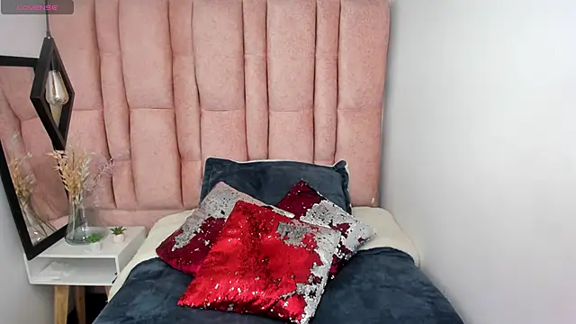 Issa Milf   online show from 05-13-26, 01:29