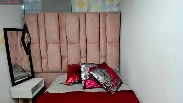 Issa Milf   online show from 04-15-26, 01:37