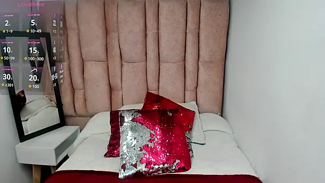 Issa Milf   online show from 04-13-26, 01:48