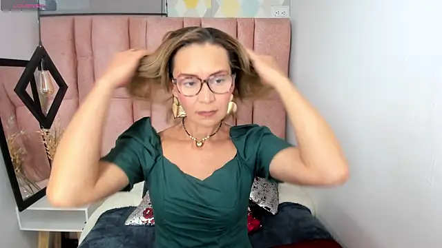 Issa Milf   online show from 05-12-26, 01:17