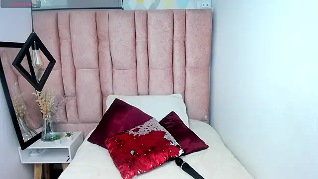 Issa Milf   online show from 05-20-26, 01:52