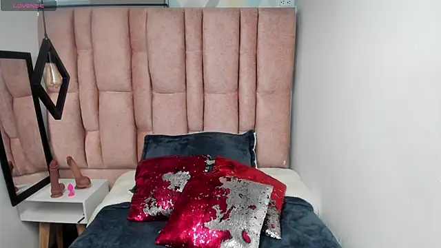Issa Milf   online show from 05-04-26, 01:36