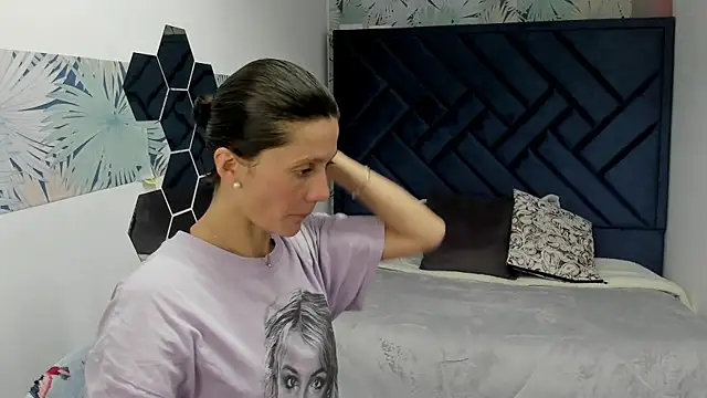 Valery More   online show from 11-20-25, 12:17