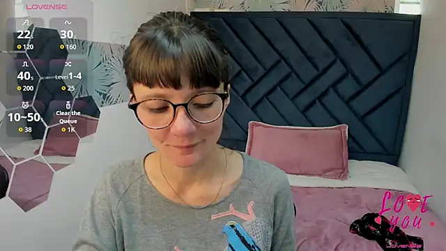 Snapshot of Valery_More__ chatting on 06-25-26, 01:27 Valery More online show from 06-25-26, 01:27