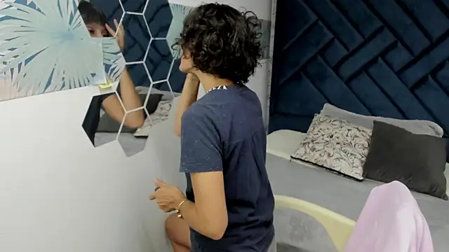 Valery More   online show from 10-30-25, 12:14