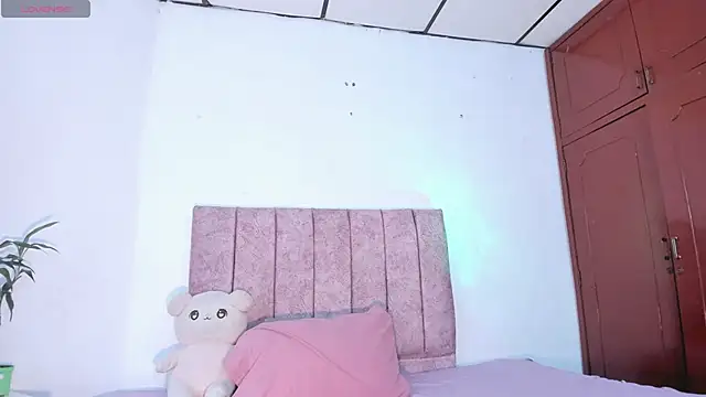 Mila 1wood online show from 04-25-26, 01:36