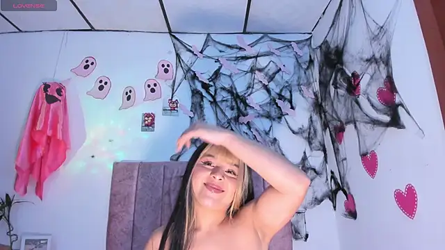 Mila 1wood online show from 10-17-25, 02:30