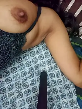 Snapshot of Meenu_rani6 chatting on 10-10-25, 10:43 Meenu rani6 online show from 10-10-25, 10:43