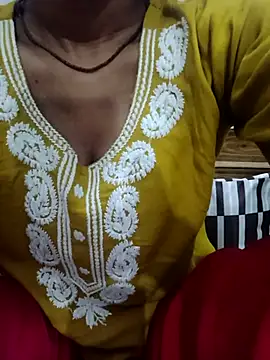 Snapshot of Meenu_rani6 chatting on 10-13-25, 12:40 Meenu rani6 online show from 10-13-25, 12:40
