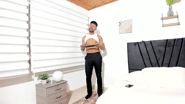 Taylormaccurdy  online show from 10-01-25, 03:16