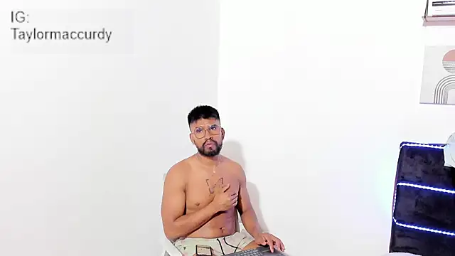 Taylormaccurdy  online show from 01-05-26, 05:27