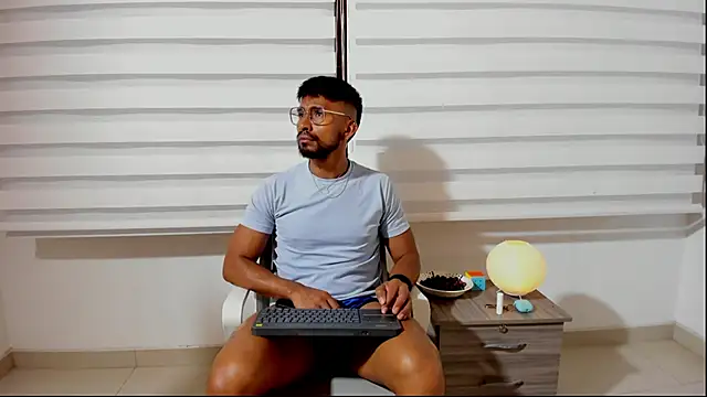 Taylormaccurdy  online show from 09-27-25, 03:51