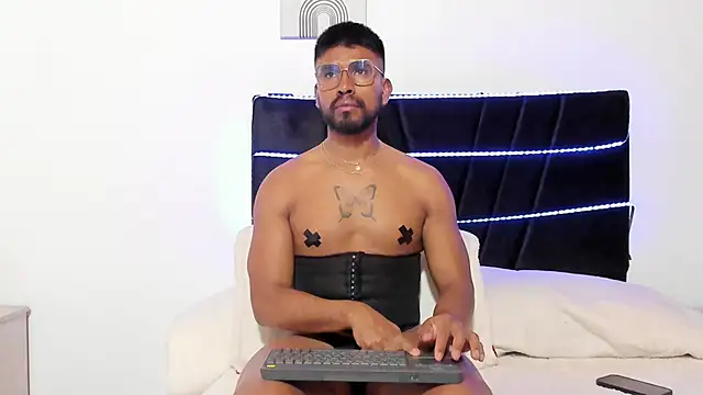 Taylormaccurdy  online show from 11-15-25, 03:05