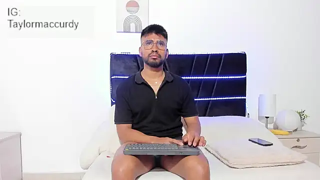 Taylormaccurdy  online show from 01-16-26, 02:10