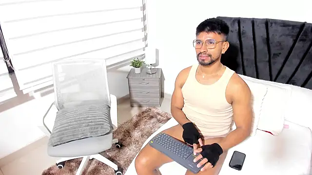 Taylormaccurdy  online show from 10-08-25, 02:51