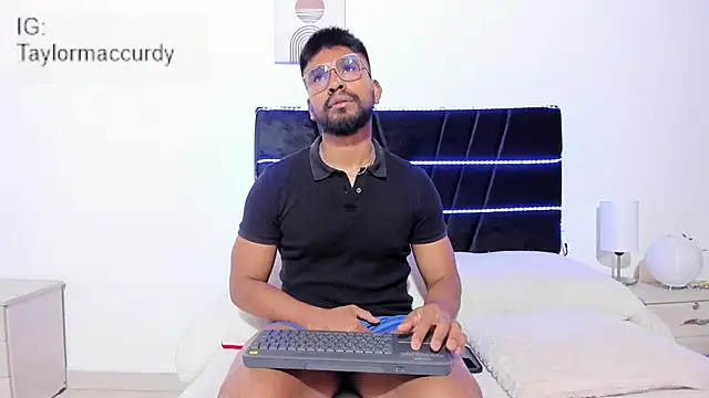 Taylormaccurdy  online show from 01-07-26, 02:11