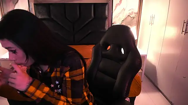 SusanVilla online show from 11-21-25, 08:19