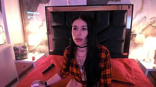 SusanVilla online show from 12-21-25, 08:27