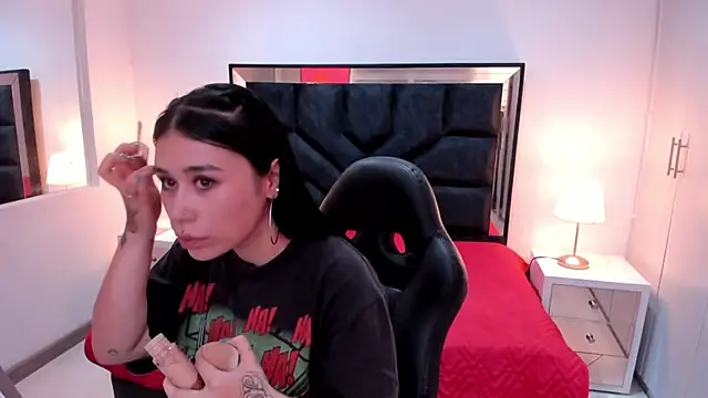 SusanVilla online show from 11-13-25, 07:40