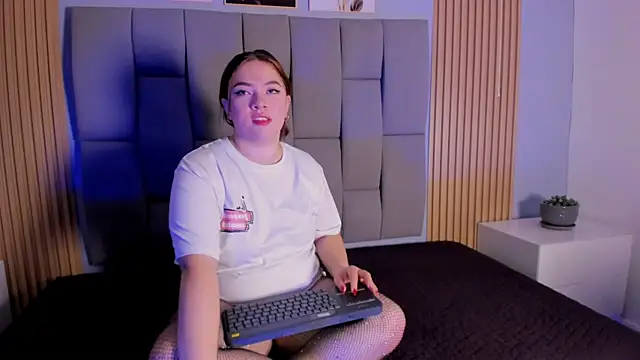 Kandyfrees  online show from 12-18-25, 11:25