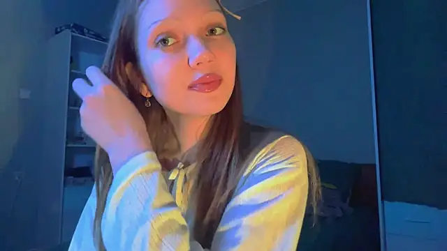 EmiIyKitty online show from 10-04-25, 08:10