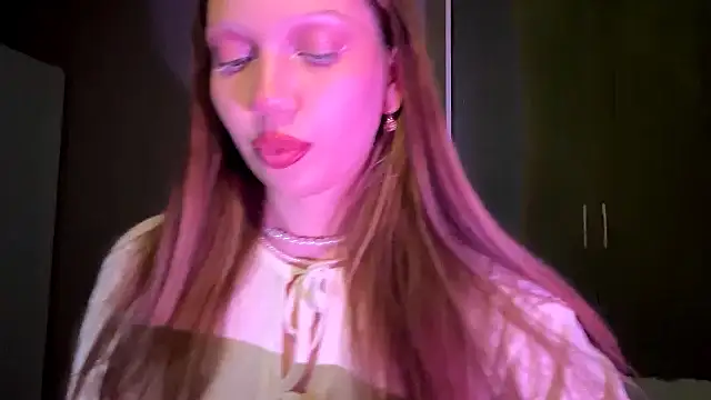 EmiIyKitty online show from 10-29-25, 07:24