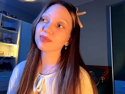 EmiIyKitty online show from 10-13-25, 07:59