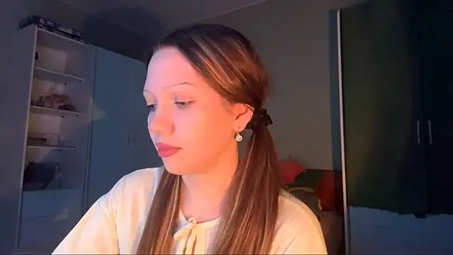 EmiIyKitty online show from 10-22-25, 08:08