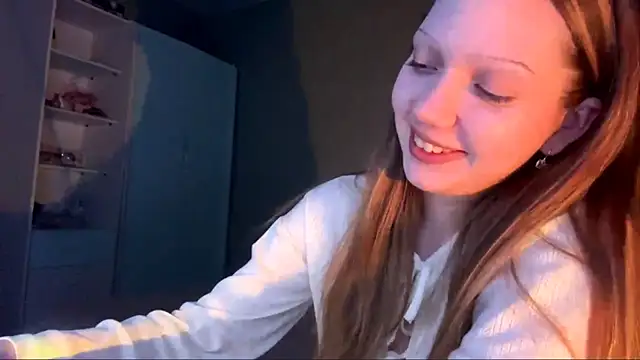 EmiIyKitty online show from 10-18-25, 08:33