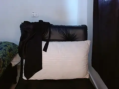 Snapshot of Diany_boobs chatting on 11-24-25, 02:06 Diany boobs online show from 11-24-25, 02:06