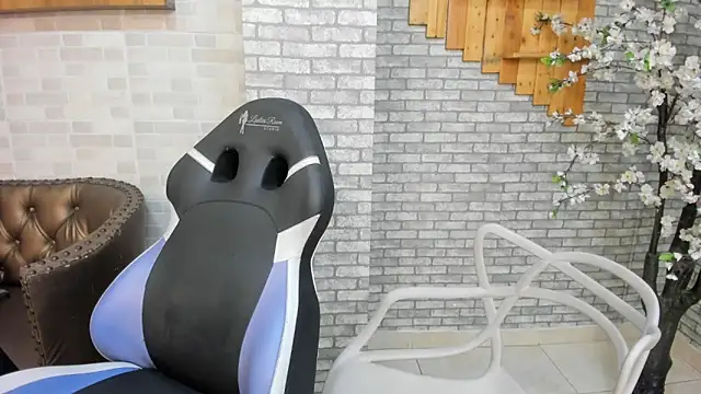 Alisonn Doll online show from 12-19-25, 12:07