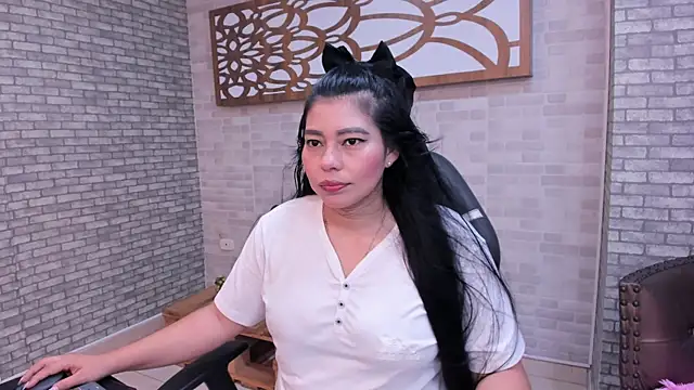 Alisonn Doll online show from 10-14-25, 02:39