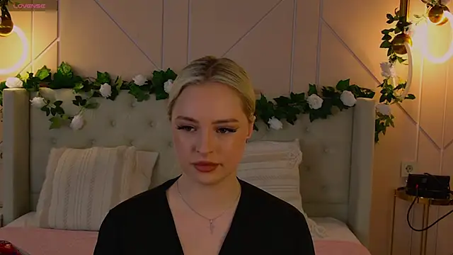 EllyLinn online show from 04-10-26, 05:09